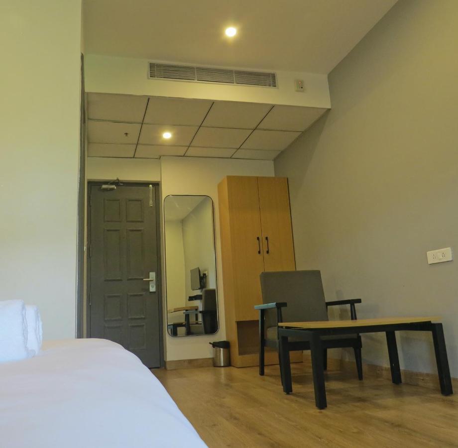 Sm Hives Hotel Bhubaneswar Exterior photo